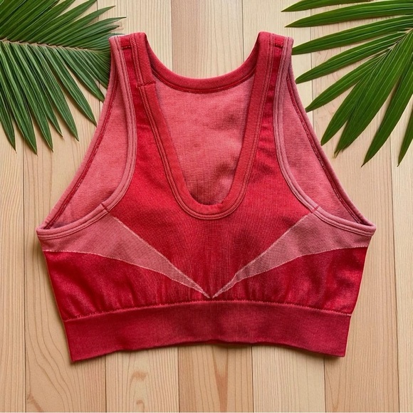 Gymshark Women’s Red Seamless High Neck Sports Bra - Size Small - Picture 3 of 10